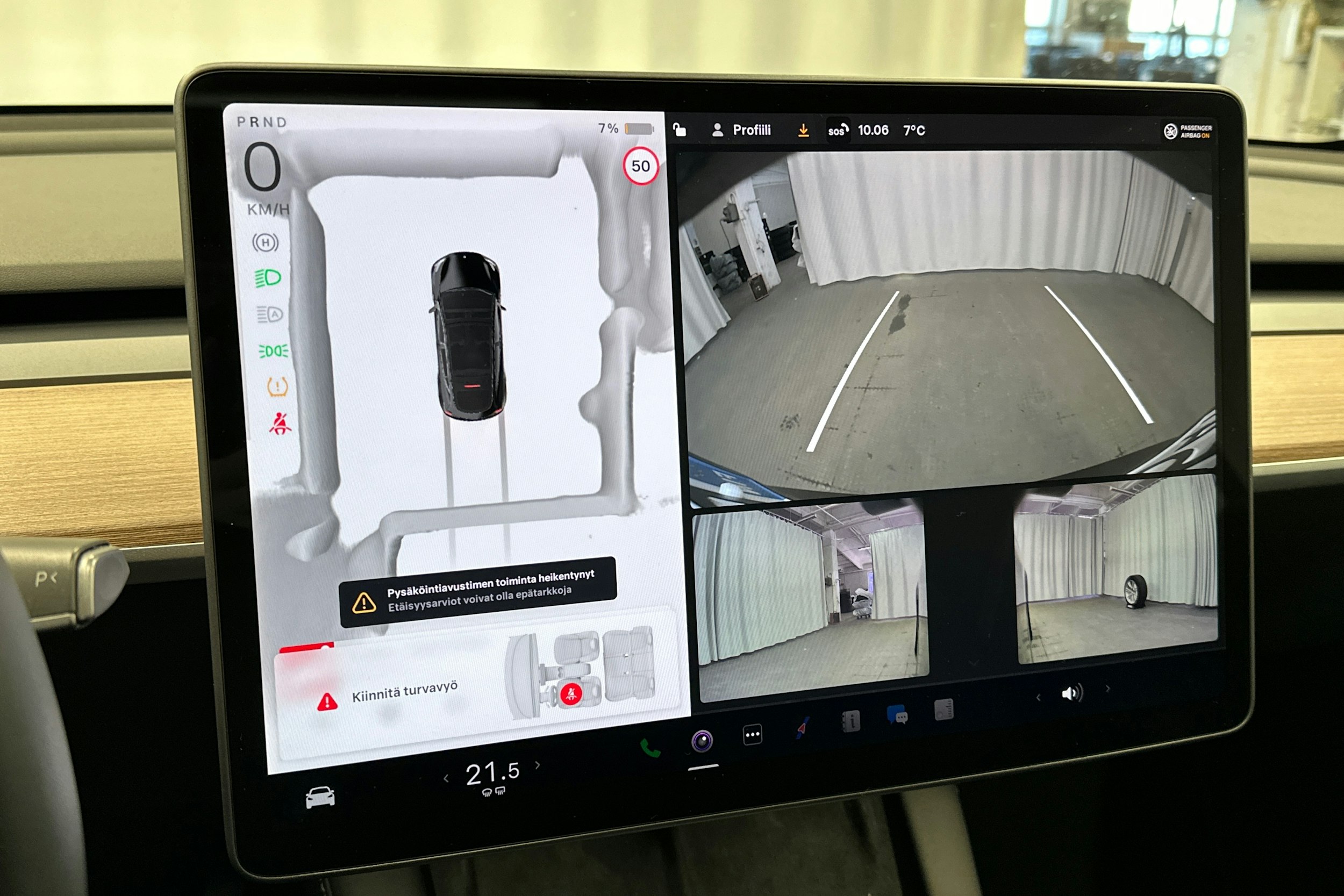 musta Tesla Model Y 2024 kuva 29.