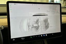 musta Tesla Model Y 2024 kuva 31.