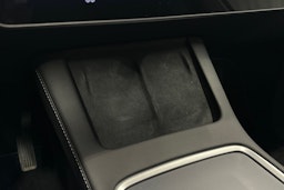 musta Tesla Model Y 2024 kuva 33.