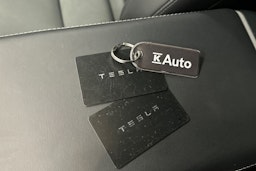 musta Tesla Model Y 2024 kuva 35.
