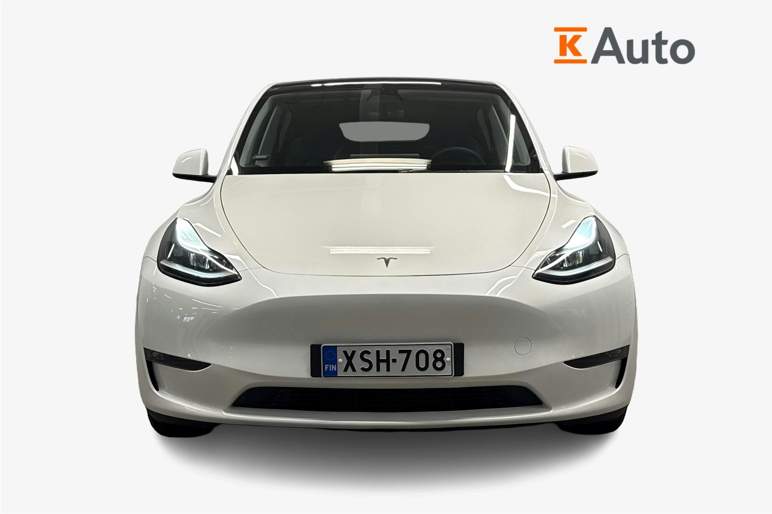 valkoinen Tesla Model Y 2024 kuva 5.