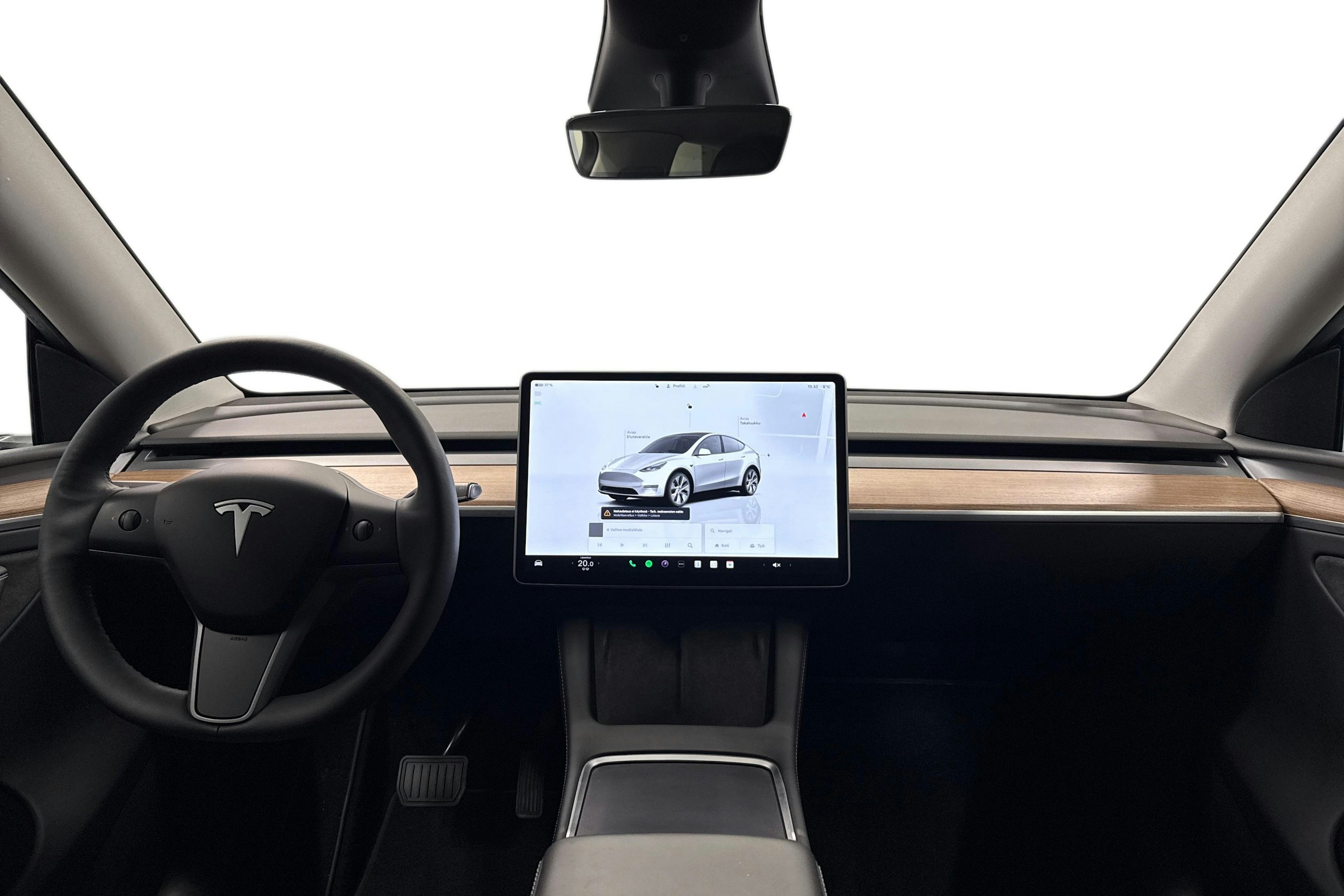 valkoinen Tesla Model Y 2024 kuva 9.