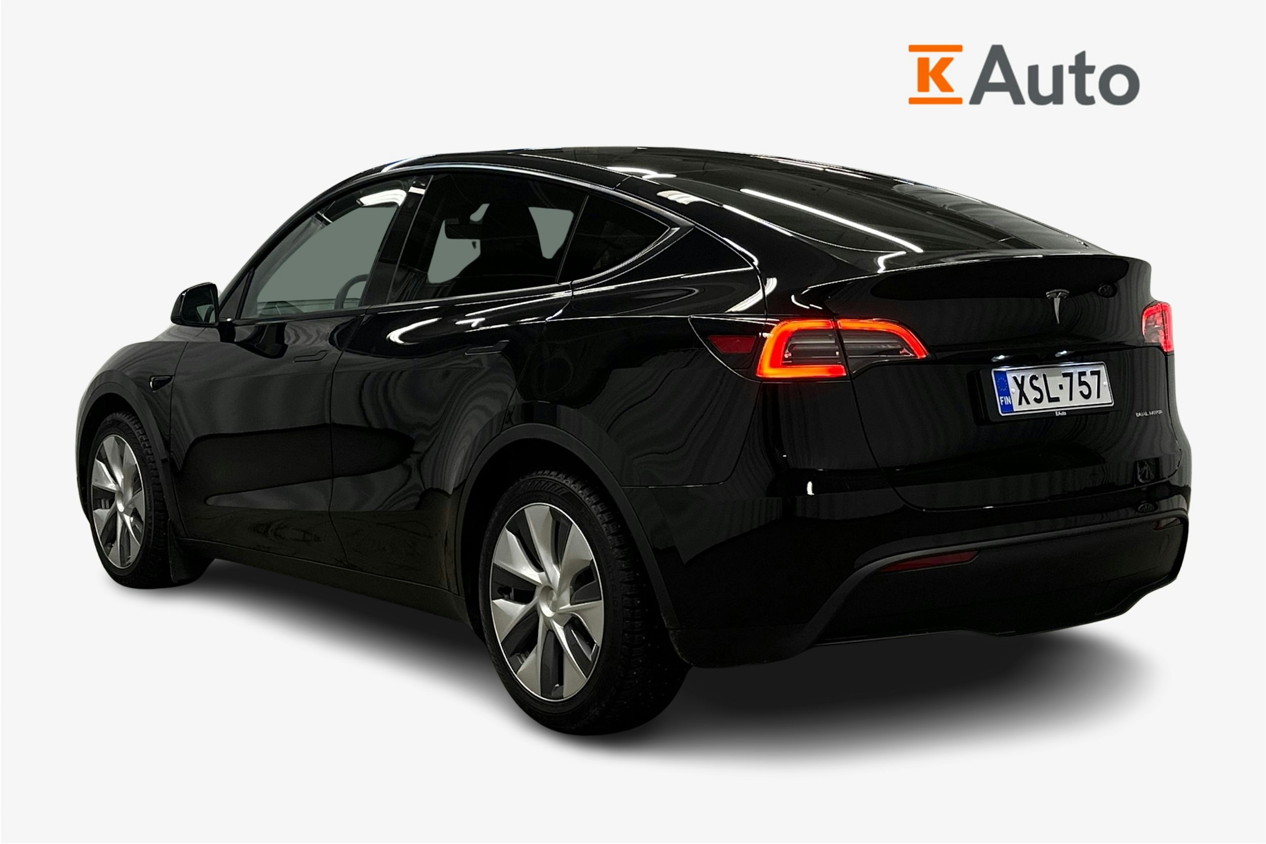 musta Tesla Model Y 2024 kuva 2.