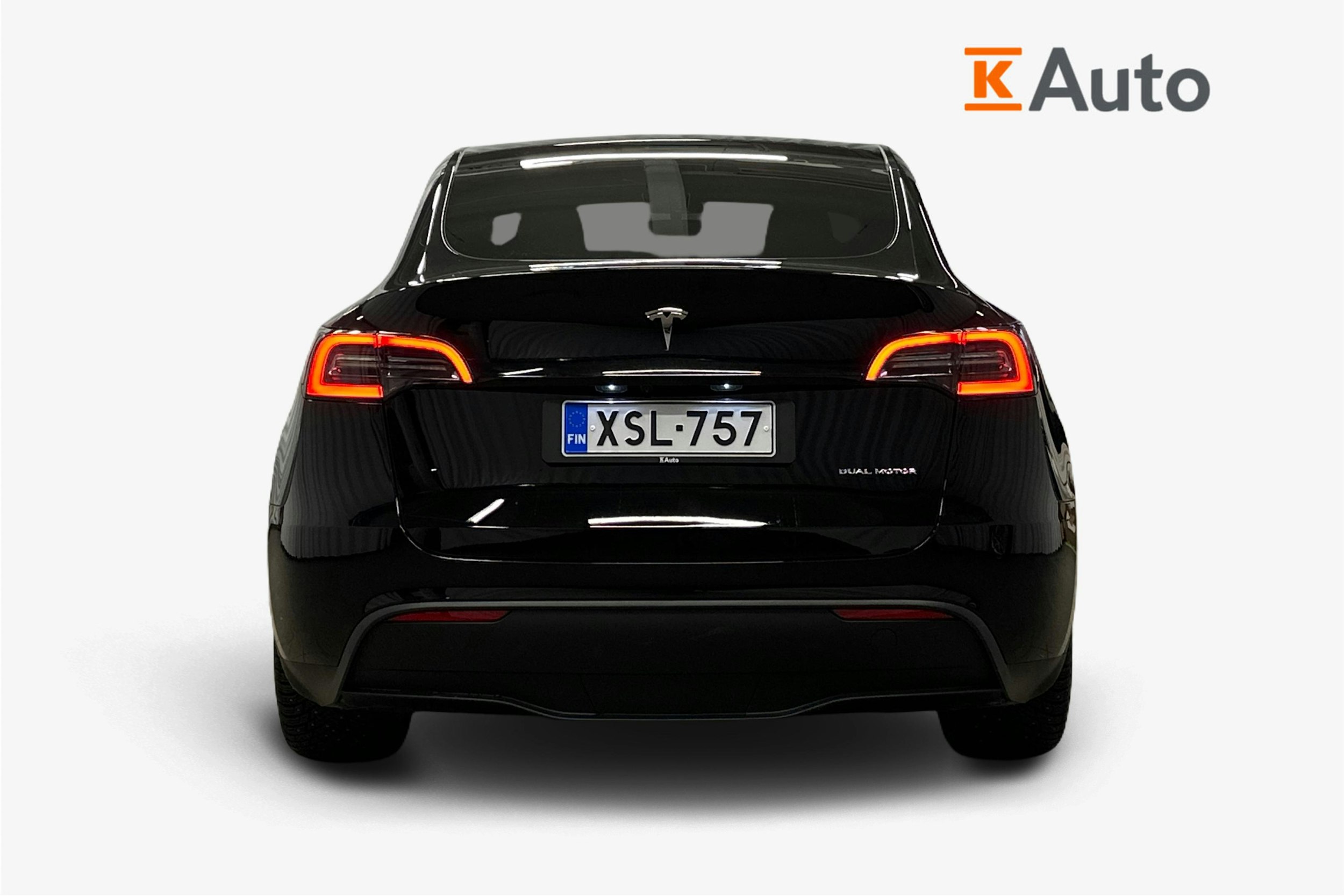 musta Tesla Model Y 2024 kuva 3.