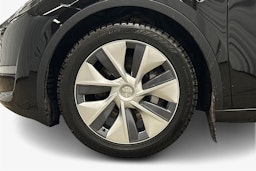 musta Tesla Model Y 2024 kuva 11.