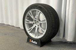 musta Tesla Model Y 2024 kuva 13.