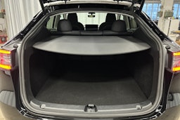 musta Tesla Model Y 2024 kuva 14.