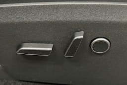 musta Tesla Model Y 2024 kuva 17.