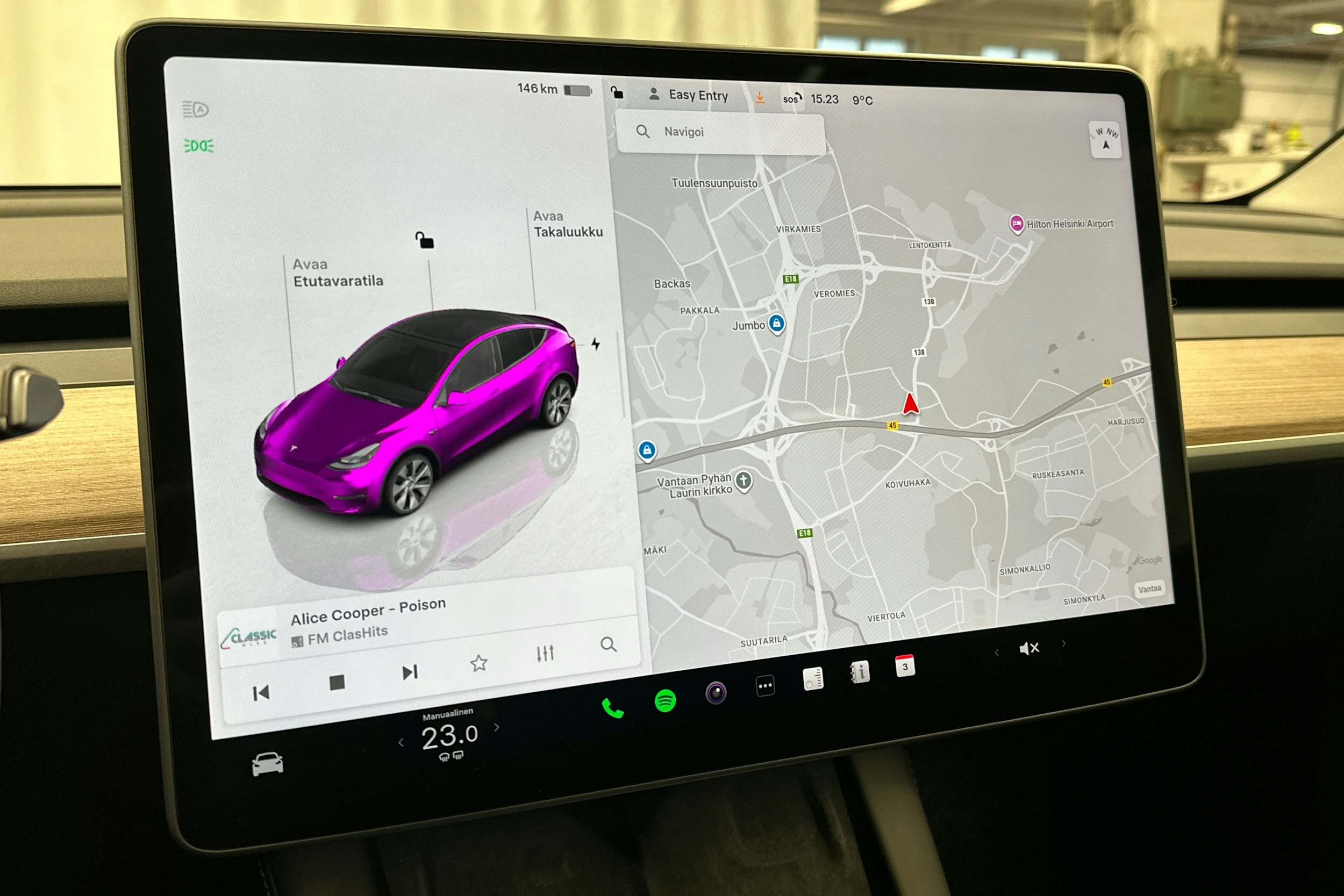 musta Tesla Model Y 2024 kuva 21.