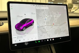 musta Tesla Model Y 2024 kuva 21.