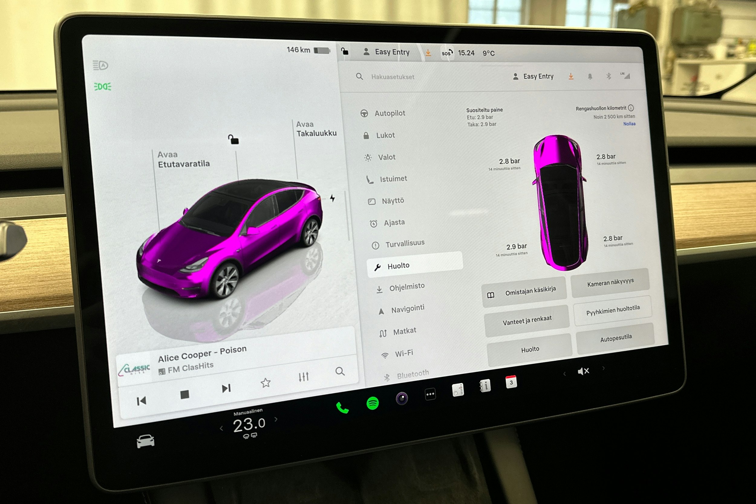 musta Tesla Model Y 2024 kuva 24.