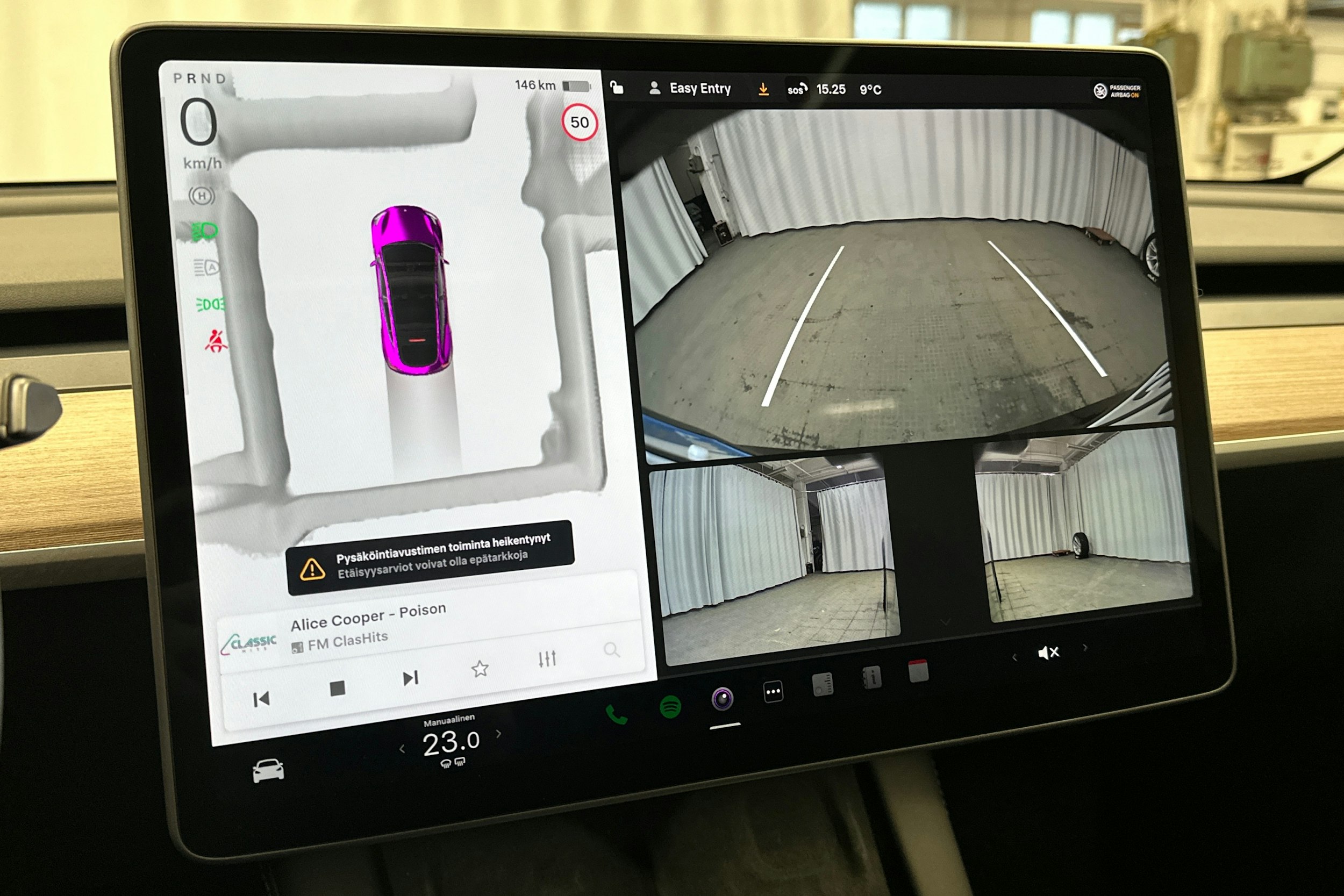 musta Tesla Model Y 2024 kuva 25.