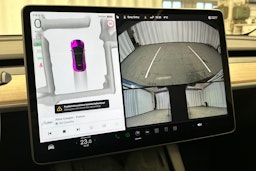 musta Tesla Model Y 2024 kuva 25.