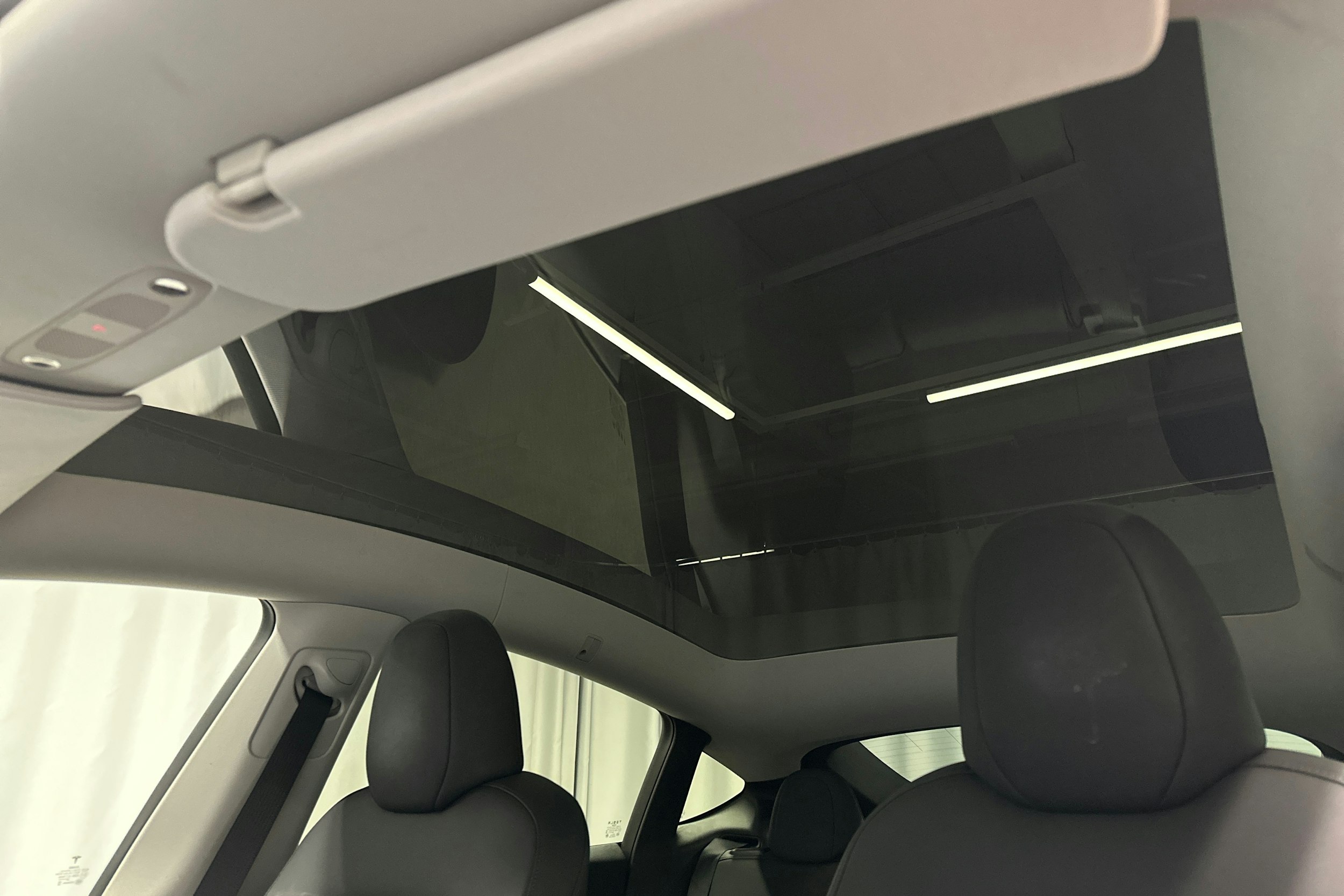 musta Tesla Model Y 2024 kuva 27.