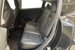 musta Tesla Model Y 2024 kuva 10.