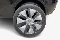 musta Tesla Model Y 2024 kuva 11.