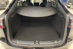 musta Tesla Model Y 2024 kuva 15.