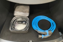 musta Tesla Model Y 2024 kuva 16.