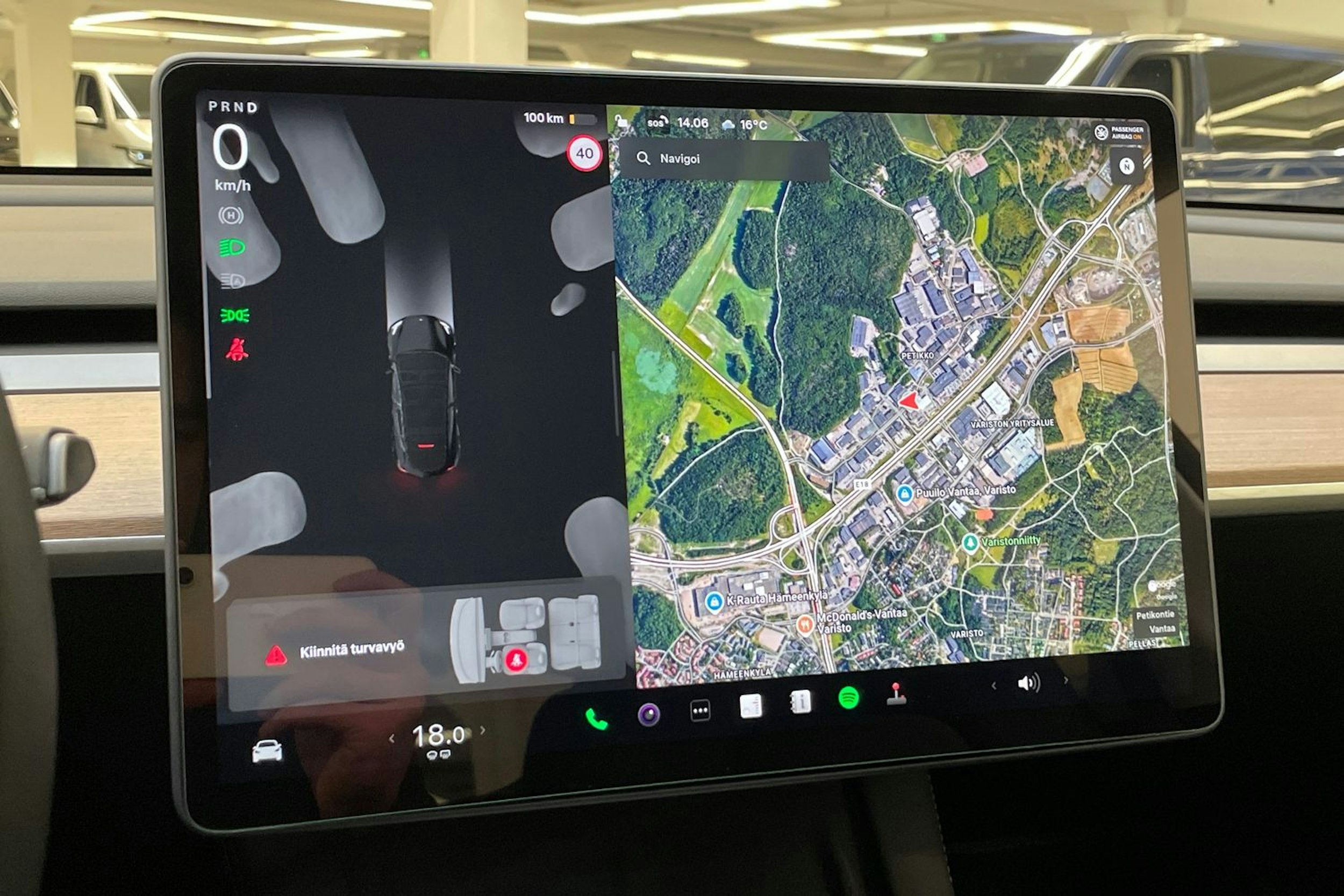 musta Tesla Model Y 2024 kuva 20.