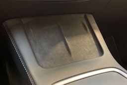 musta Tesla Model Y 2024 kuva 24.