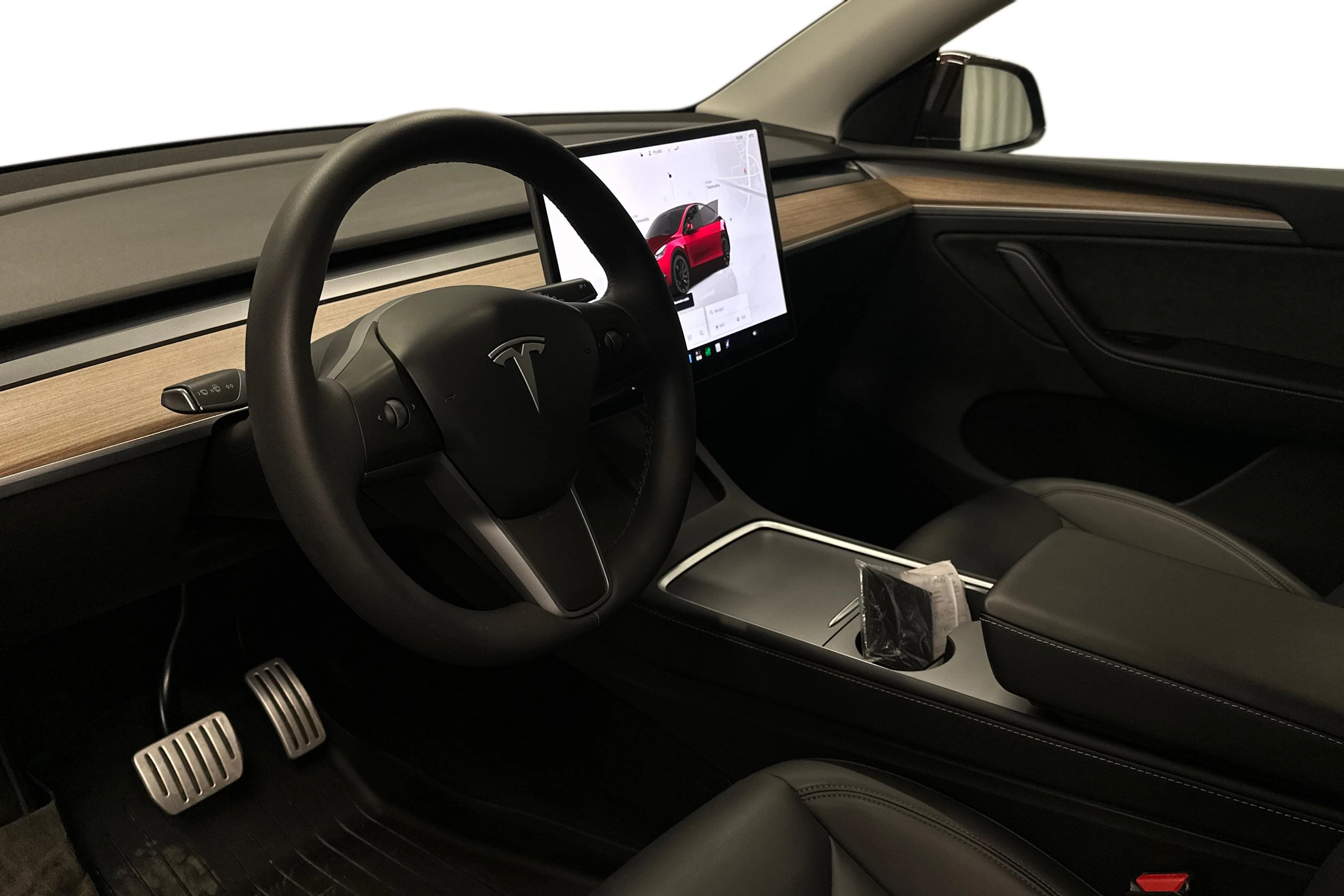 punainen Tesla Model Y 2024 kuva 6.