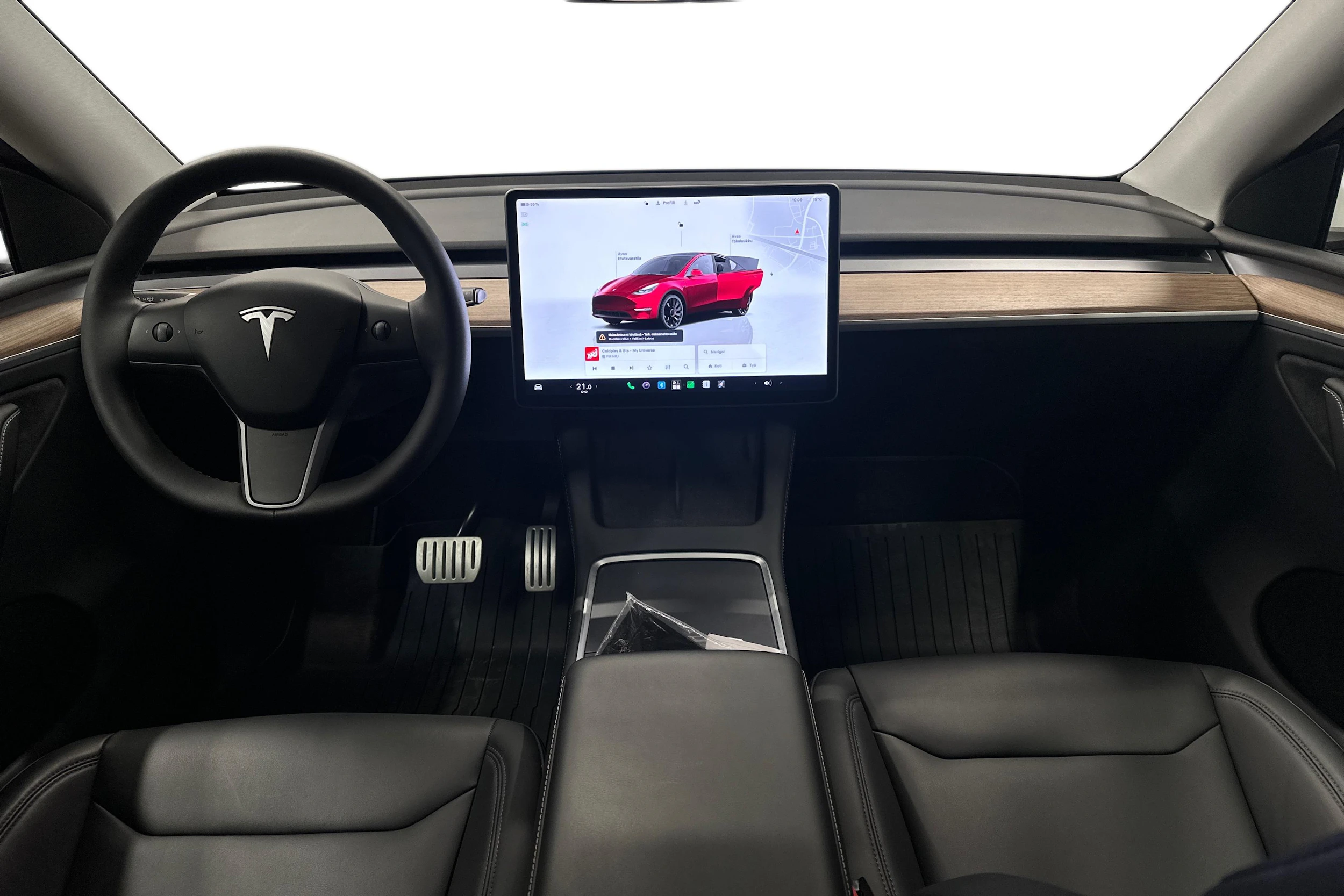 punainen Tesla Model Y 2024 kuva 7.
