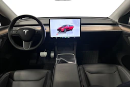 punainen Tesla Model Y 2024 kuva 7.