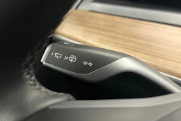 punainen Tesla Model Y 2024 kuva 14.