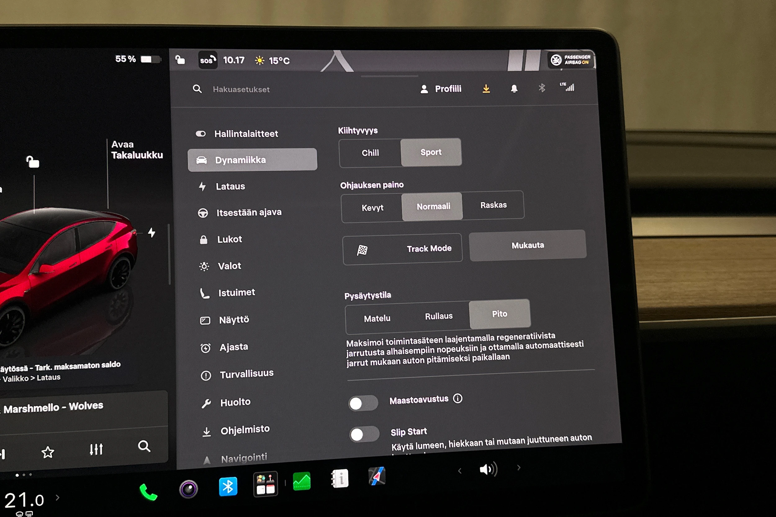 punainen Tesla Model Y 2024 kuva 18.