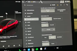 punainen Tesla Model Y 2024 kuva 20.