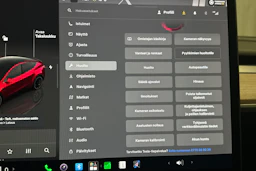 punainen Tesla Model Y 2024 kuva 23.