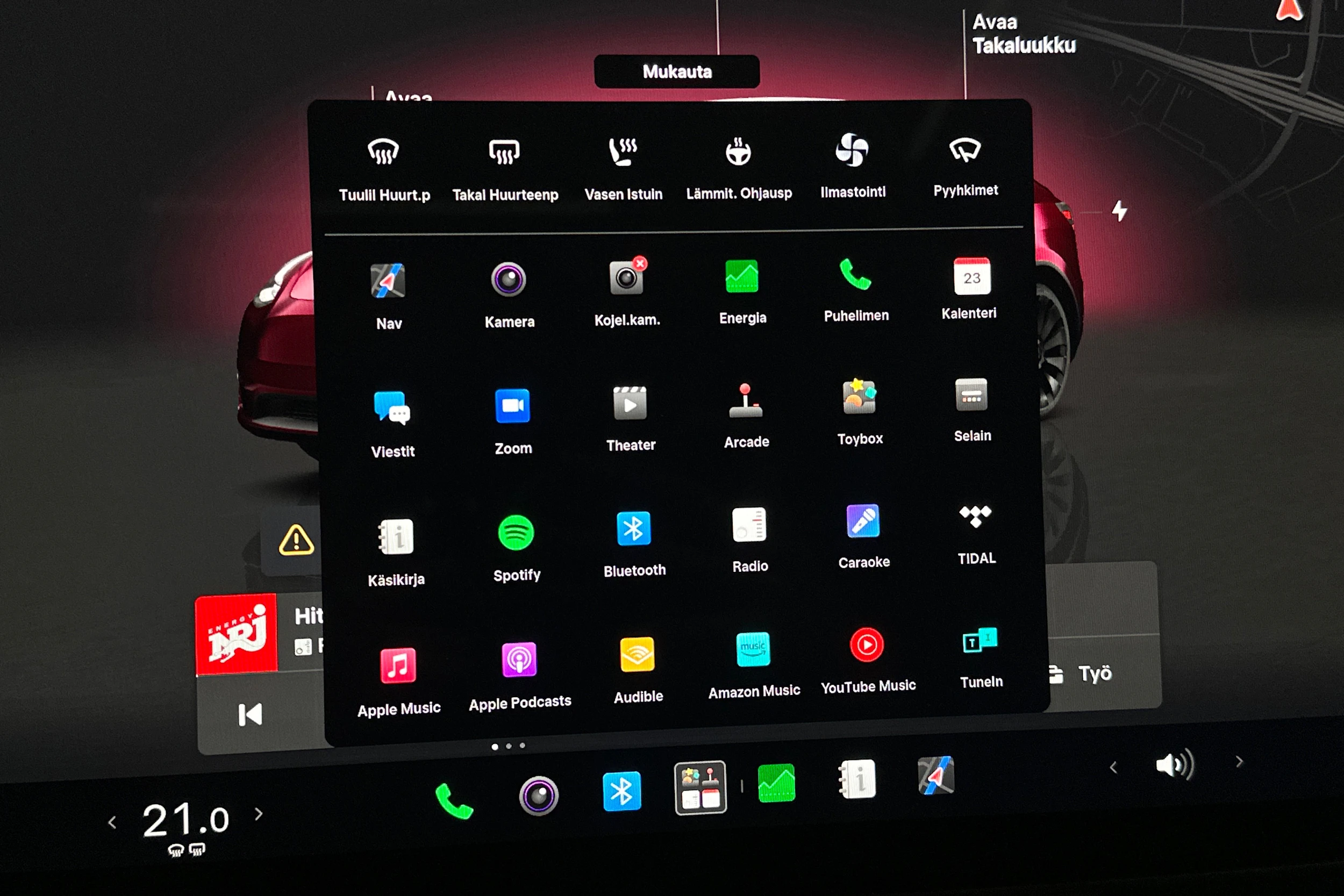 punainen Tesla Model Y 2024 kuva 26.
