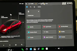 punainen Tesla Model Y 2024 kuva 29.