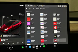 punainen Tesla Model Y 2024 kuva 30.