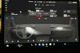 punainen Tesla Model Y 2024 kuva 31.