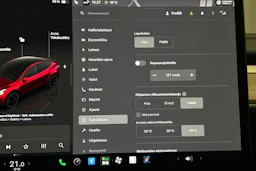 punainen Tesla Model Y 2024 kuva 34.