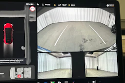 punainen Tesla Model Y 2024 kuva 36.