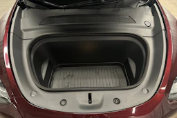 punainen Tesla Model Y 2024 kuva 40.