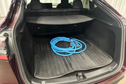 punainen Tesla Model Y 2024 kuva 41.