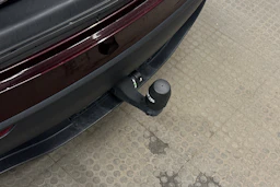 punainen Tesla Model Y 2024 kuva 42.