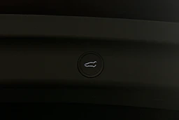 punainen Tesla Model Y 2024 kuva 43.