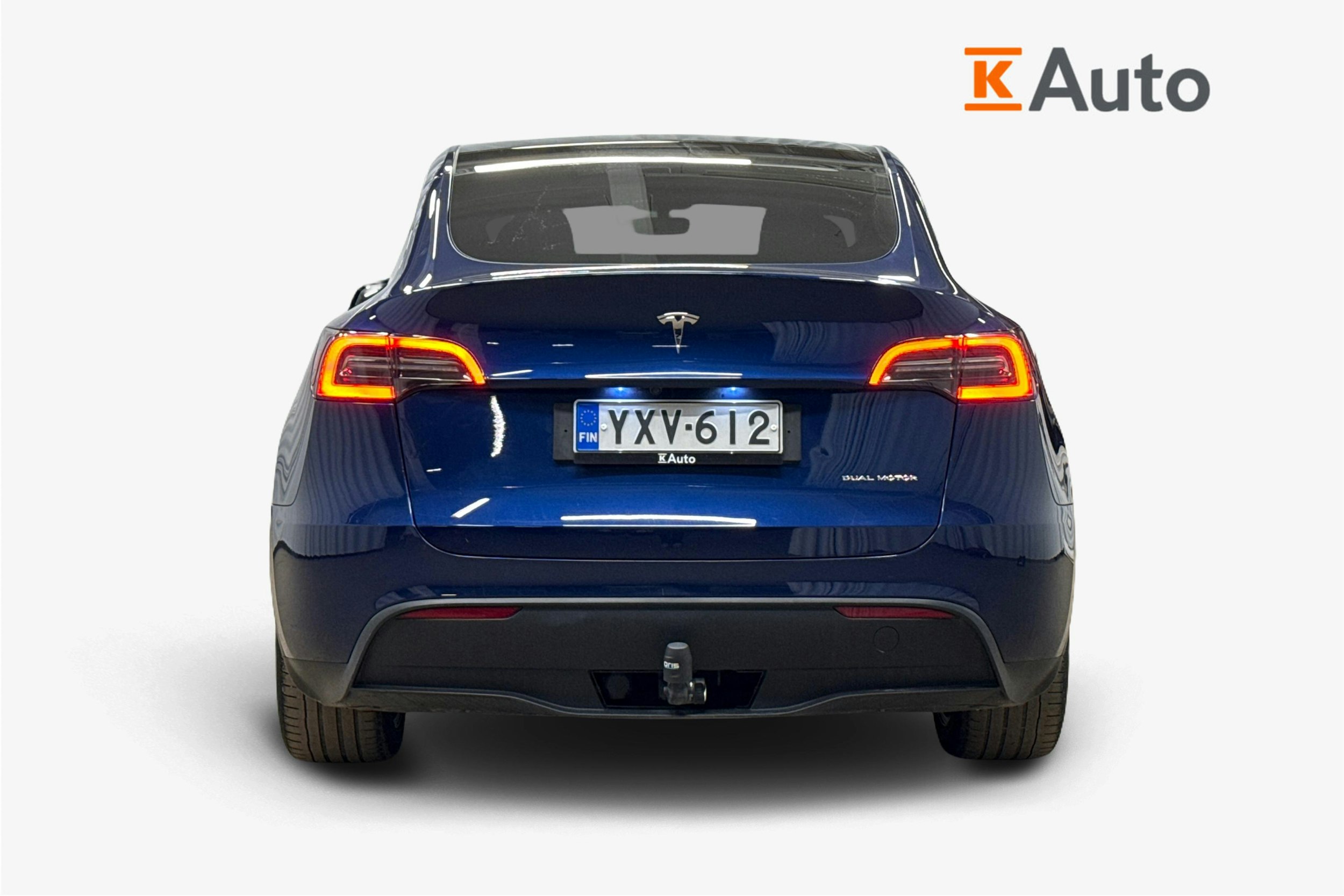 sininen Tesla Model Y 2024 kuva 3.