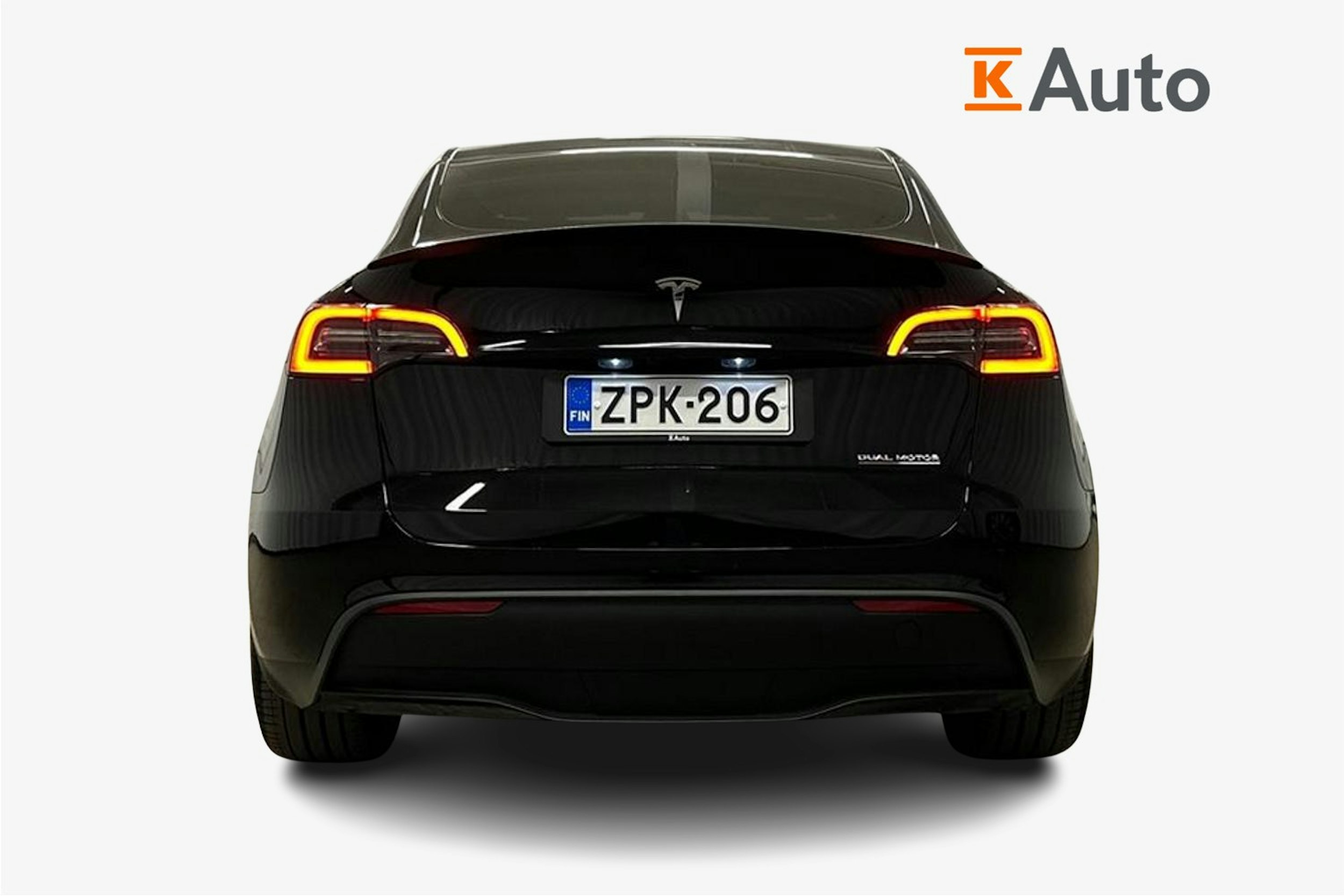 musta Tesla Model Y 2024 kuva 3.