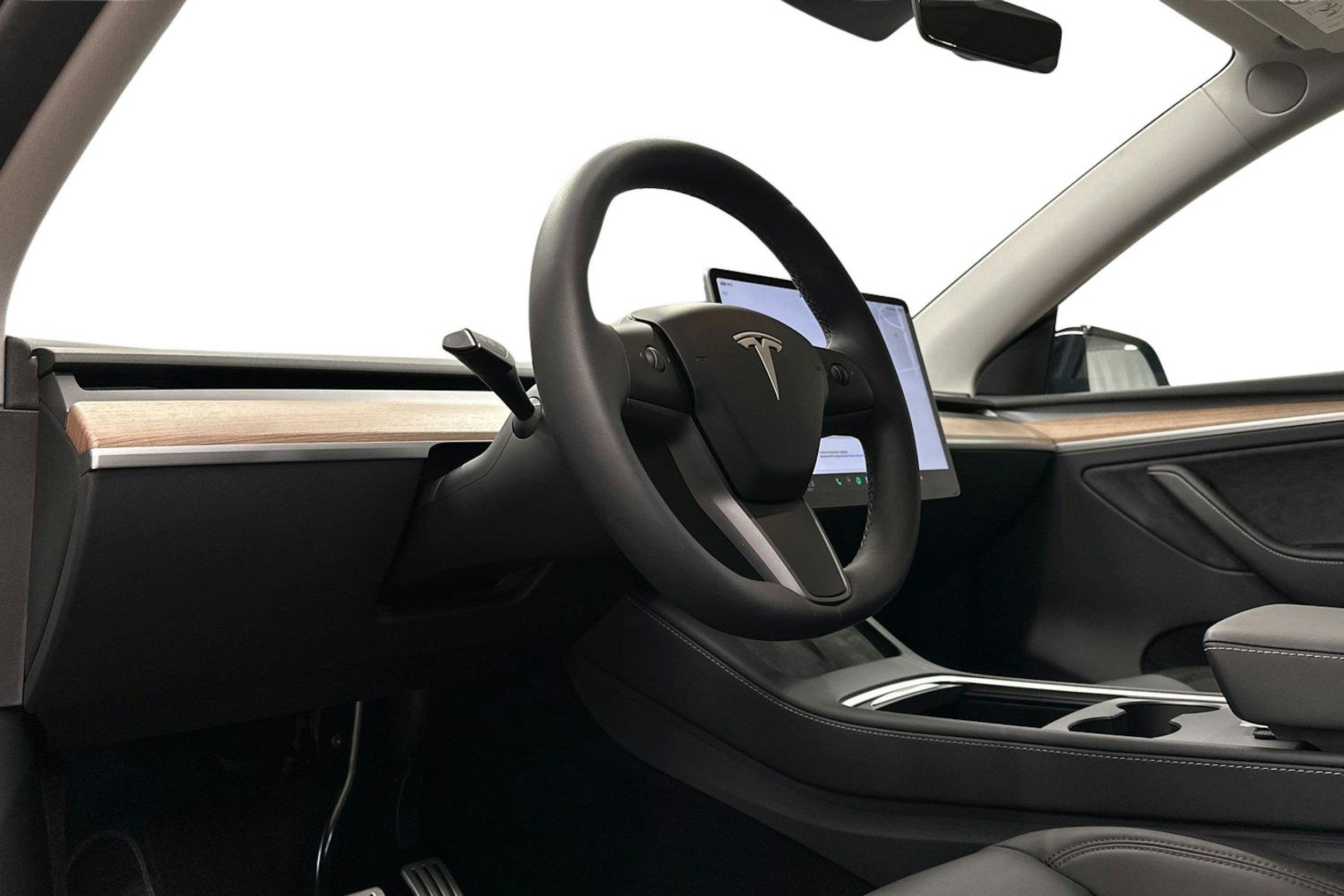 musta Tesla Model Y 2024 kuva 7.