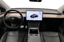 musta Tesla Model Y 2024 kuva 8.