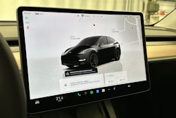 musta Tesla Model Y 2024 kuva 10.