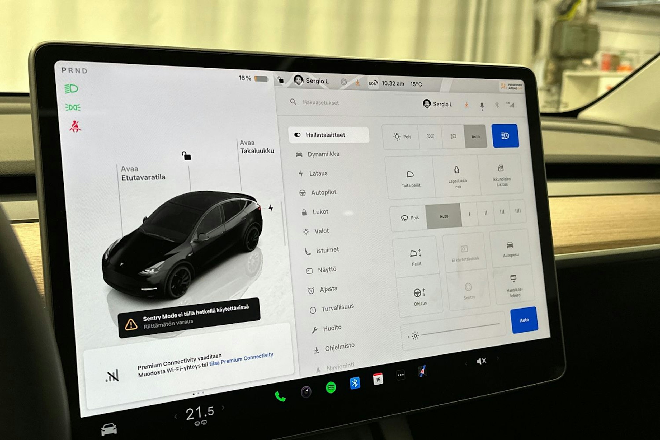 musta Tesla Model Y 2024 kuva 11.