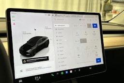 musta Tesla Model Y 2024 kuva 11.