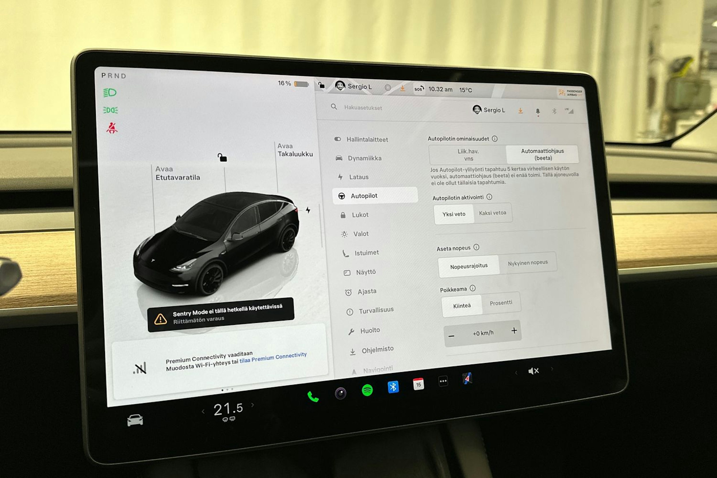 musta Tesla Model Y 2024 kuva 12.