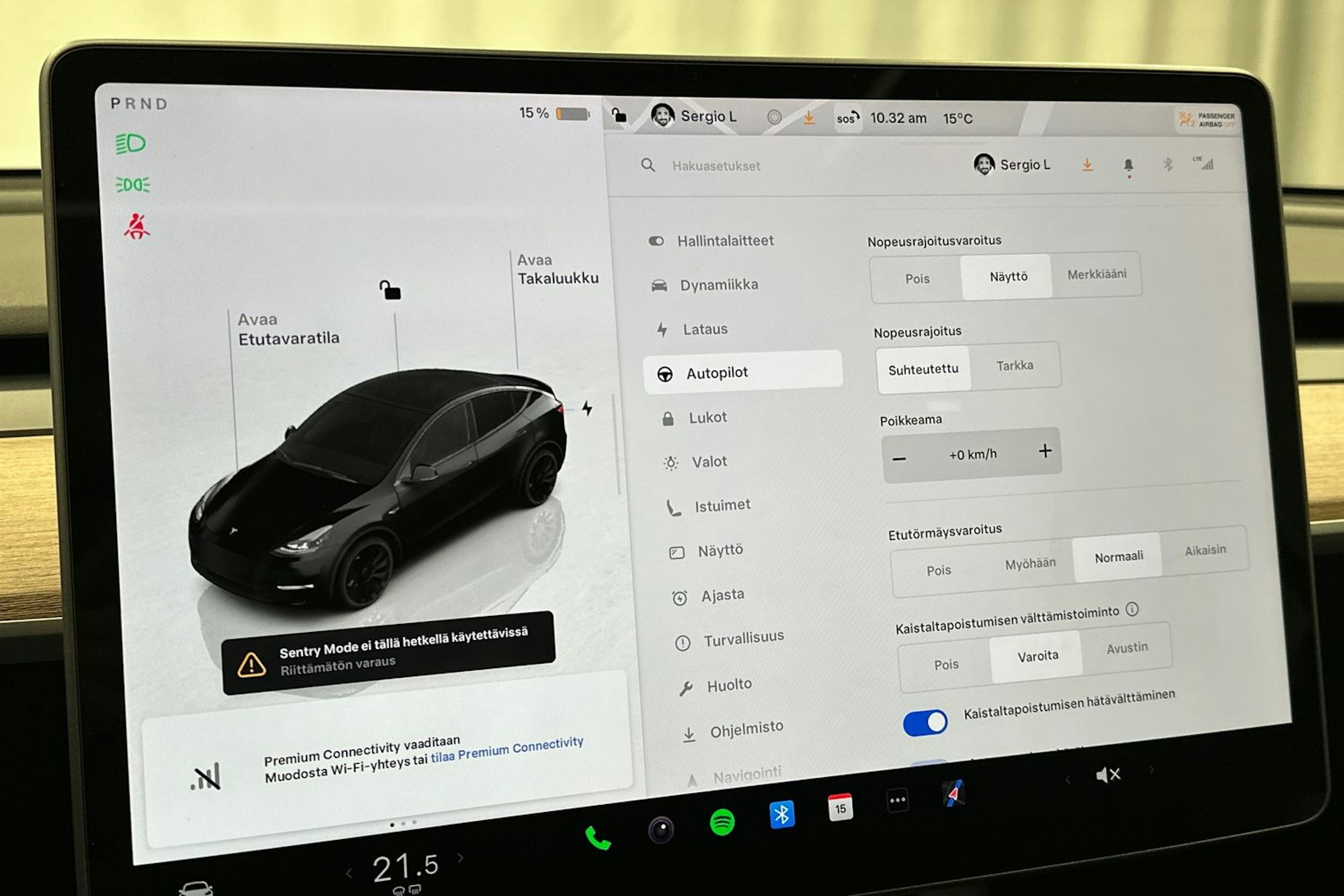 musta Tesla Model Y 2024 kuva 13.